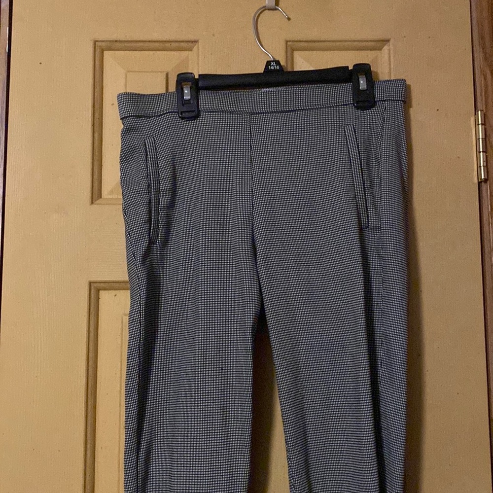 ELLE Size small stretchy pants.